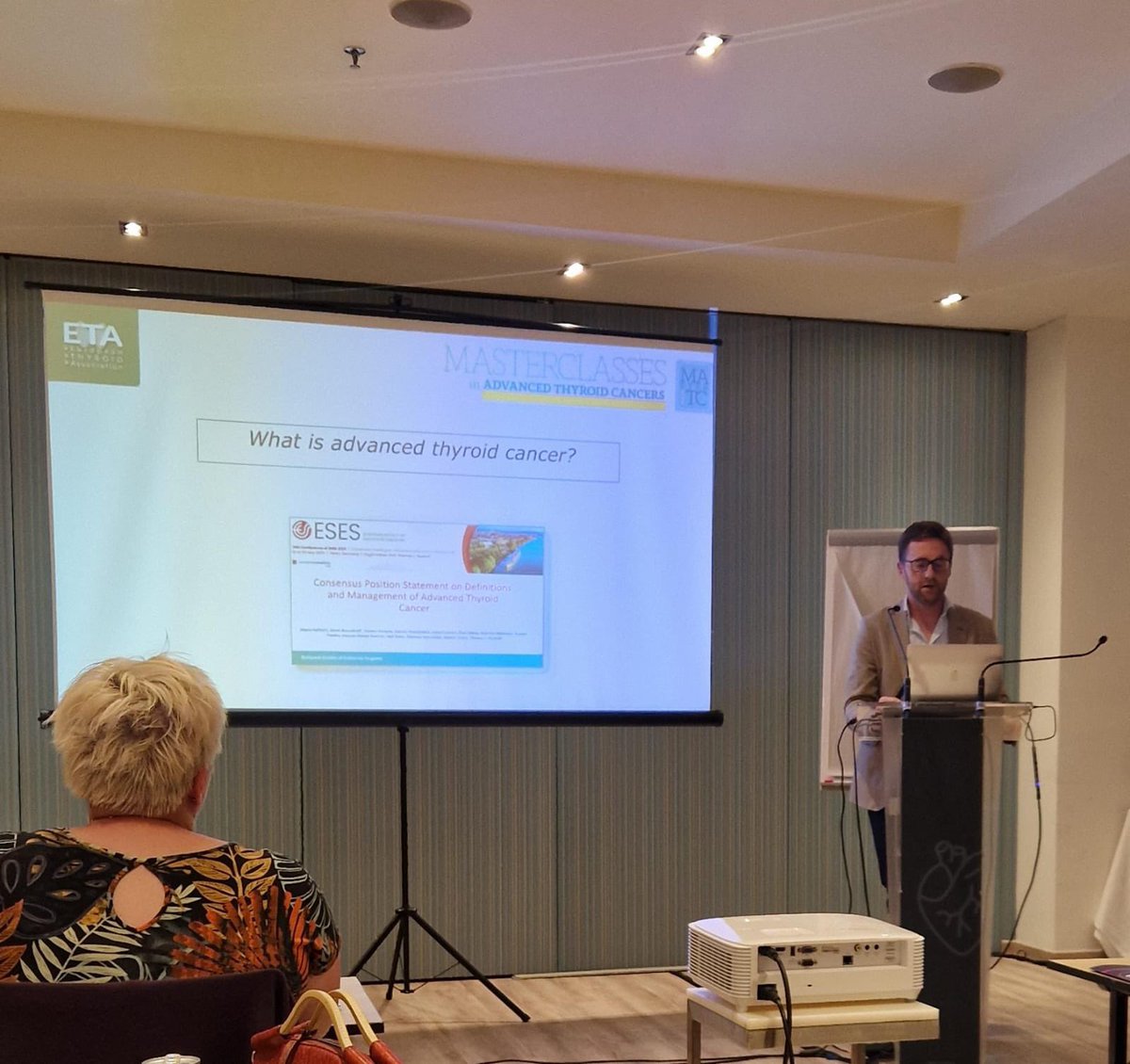 Ja_Capdevila's tweet image. Always difficult for a #surgeon to speak in front of “naïve” physicians. But @Joaquin_Gom is the 🐐 Amazing view of neoadjuvant therapy for #thyroidcancer @CirEnd_AEC @GrupoGetne @aecat_es