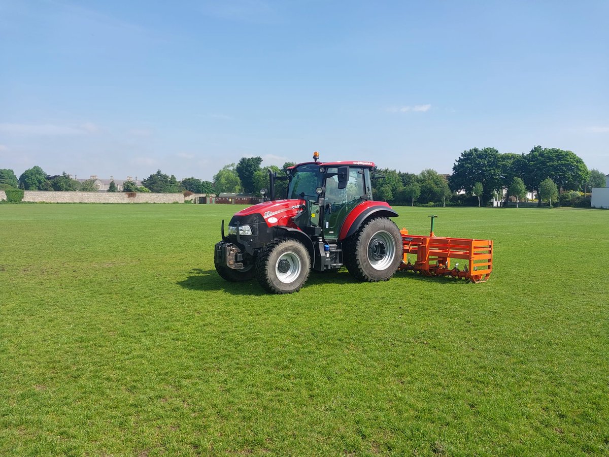 The dlr Parks team were busy at both Fernhill and Rosemount Dundrum playing pitches today. Aerating and decompaction of the pitches help to improve drainage, encourage root development and lets the grass breathe. 🌱