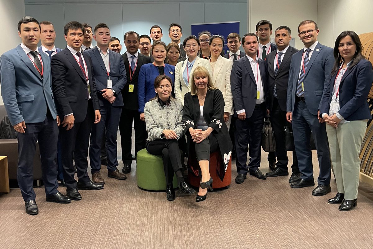 Very glad to meet #CentralAsia diplomats and professionals today as part of their @TP_Coleurope training 🤝 Let’s keep up the good work together towards stronger regional cooperation 🎉 #CentralAsiaMatters #EUDiplomacy