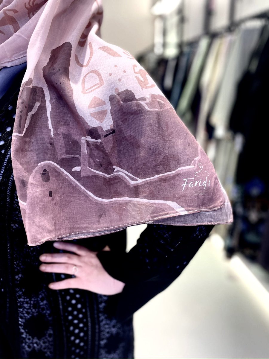 #alula #alulamoments 
@alulatourism @alulaguide @experiencealula #scarves #fashion #sauditourism #faridsboutique