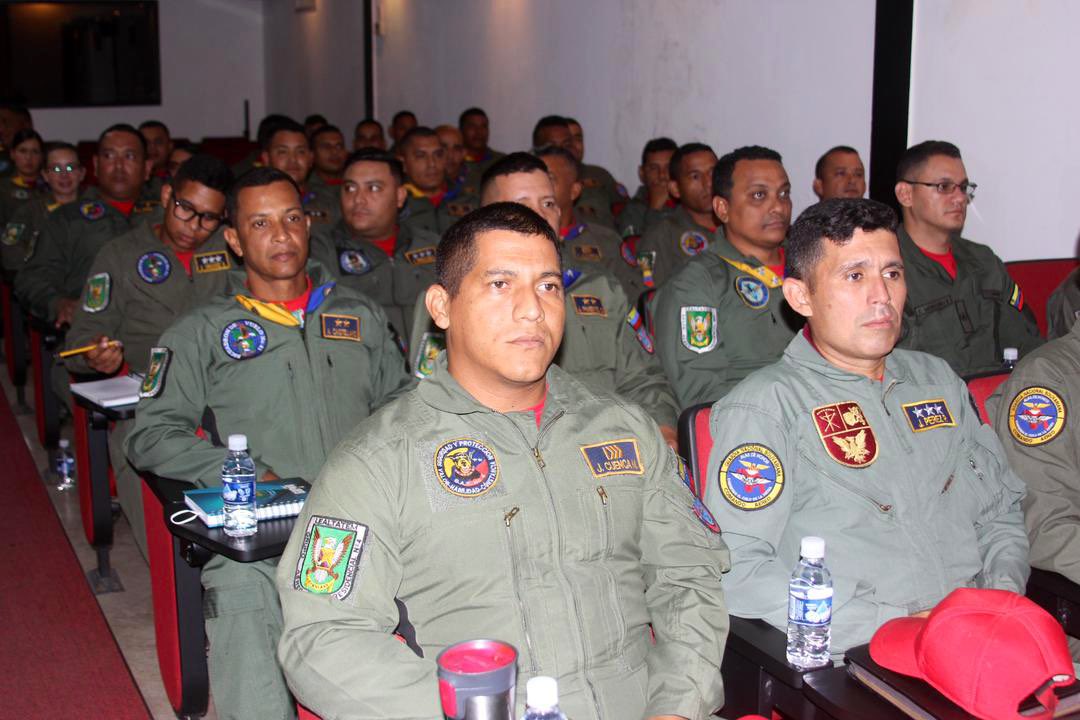 Gapn_4's tweet photo. 2/2 Los temas tratados fueron: Metodo Fram de la resonancia funcional, Meteorología Aeronáutica y la meteorología en Venezuela y Factor Humano - CRM. En el #GAP4 garantizamos la capacitación y seguridad operacional. https://t.co/TtxCCDYH25