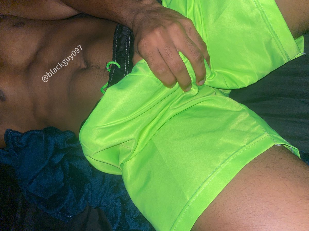 Blackguy097's tweet photo. Buenos días, mi verg* despertó primero que yo.
#harddick #sinboxer #sex #gaysex #followme #rt https://t.co/4iAmxWowqj