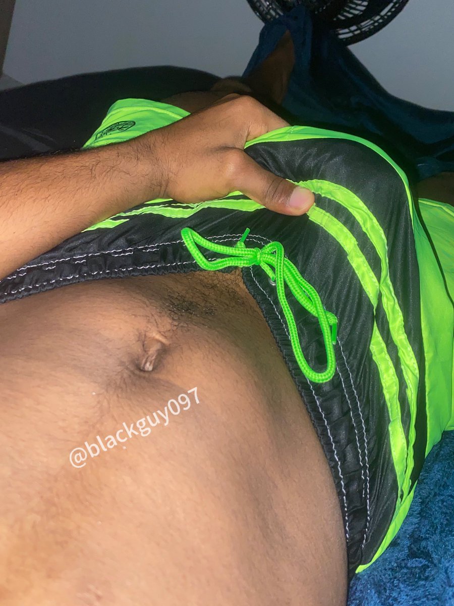 Blackguy097's tweet photo. Buenos días, mi verg* despertó primero que yo.
#harddick #sinboxer #sex #gaysex #followme #rt https://t.co/4iAmxWowqj