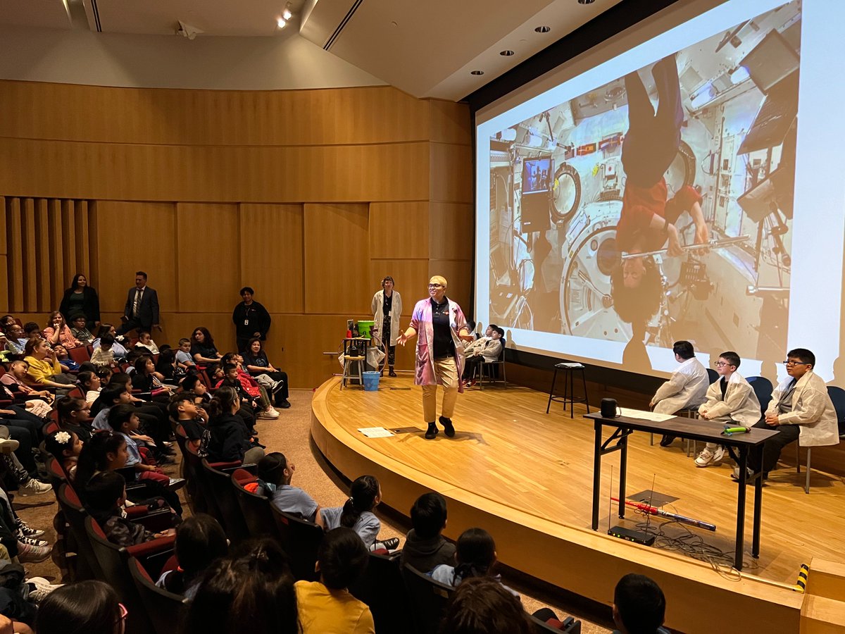 Queens students are getting at NYSCI ready to watch @NASA @Space_Station crew member @Astro_Jeanette answer their questions live from space! Tune in to nasa.gov/nasatv to watch as well!