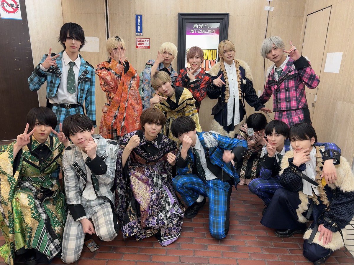7RIOTidol's tweet photo. ━━━━━━━━━━━━━

          🪭2024.05.16🪭
X-BORDER×7riot 2MAN LIVE 

━━━━━━━━━━━━━

『X-BORDER×7riot 2MAN LIVE 』お越しいただきありがとうございました！🪭

衣装交換、コラボいかがでしたでしょうか🌟

残りのLIVE7回！⚡️
ぜひお待ちしております🫶

#7riot https://t.co/yb9yGwEySl
