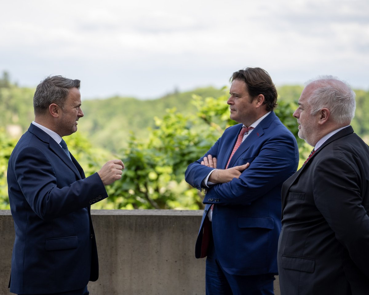 beneluxunion's tweet photo. Rétrospective sur la réunion productive et décontractée à Luxembourg entre le PM @Xavier_Bettel, le SG #FransWeekers, et le SGA @JeanClaudeMeye3, pour discuter de la coopération #Benelux et de la présidence luxembourgeoise en 2025. https://t.co/mRoODP85mn