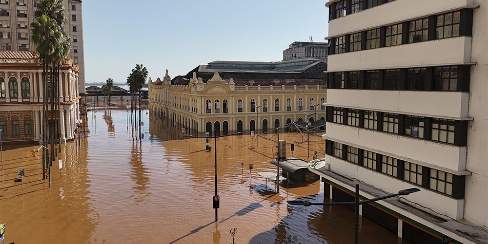 Embora sejam PARECIDAS, as enchentes de 1941 e 2024 NÃO são a mesma coisa 👇 📷 1941 | 2024 📍 Porto Alegre, RS