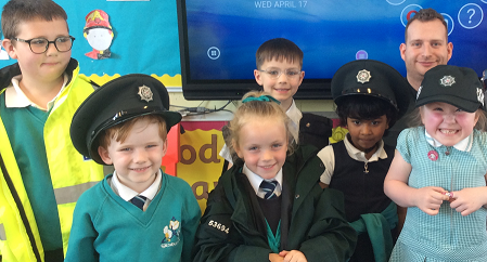 Thanks to Glendermott PS who gave our Waterside Neighbourhood Policing Team officers a great welcome when they visited this week for an informative & enjoyable talk about ‘People Who Help Us’, introducing them to some of the people who help us. #KeepingPeopleSafe