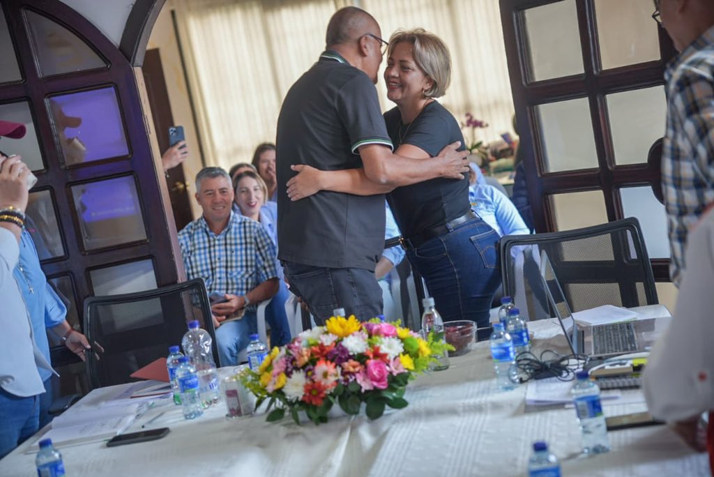 OscarBarretoTol's tweet image. Acompañamos  a la alcaldesa de #SantaIsabel, Diana Magaly Caro, y su equipo en la tarea de trazar una hoja de ruta junto al gobierno departamental para impulsar el desarrollo económico y oportunidades en la región. @soyconservador