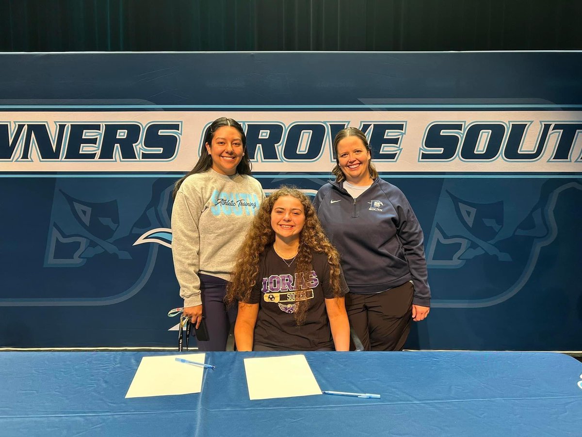 HannahFedinec's tweet photo. Officially a Duhawk! Can’t wait for my next 4 with @LorasWSoccer! Huge thank you to my family, coaches, teammates, @DGSTrainers, and everyone else who has supported me along the way! 💛💜 https://t.co/9QFmKk6y0f