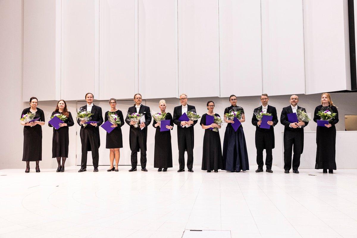 Upea uusien professoreiden juhlapäivä @TampereUni, taiteellisen tutkimuksen professorimme Esa Kirkkopelto <a href="/NATY_TAU/">Näty</a>  antoi juhlaluentonsa juhlasalissa. Tampereella kuultiin tänään kaikkiaan 12 juhlaluentoa.