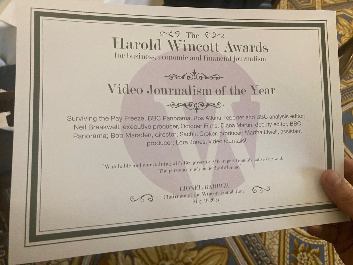 Honoured to be part of the @BBCPanorama team whose programme 'Surviving the Pay Freeze' has won the 'Video Journalism of the Year' award at the Harold Wincott Awards for business, economic and financial journalism. We looked in detail at the UK's wage growth and productivity -