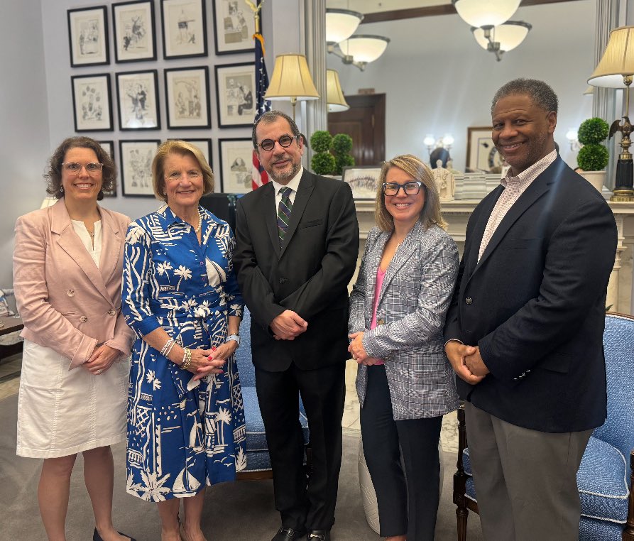 At @AACI_Cancer / @AACR Hill Day, @DrRobWinn is serving in a dual role: Massey director and @AACI_President - the first cancer center director from VA to hold the distinction. (l-r) @SenCapito of WV, @HHazardJenkins and Ashkan Emadi of @WVUCancer, Jen Pegher of AACI and Winn.