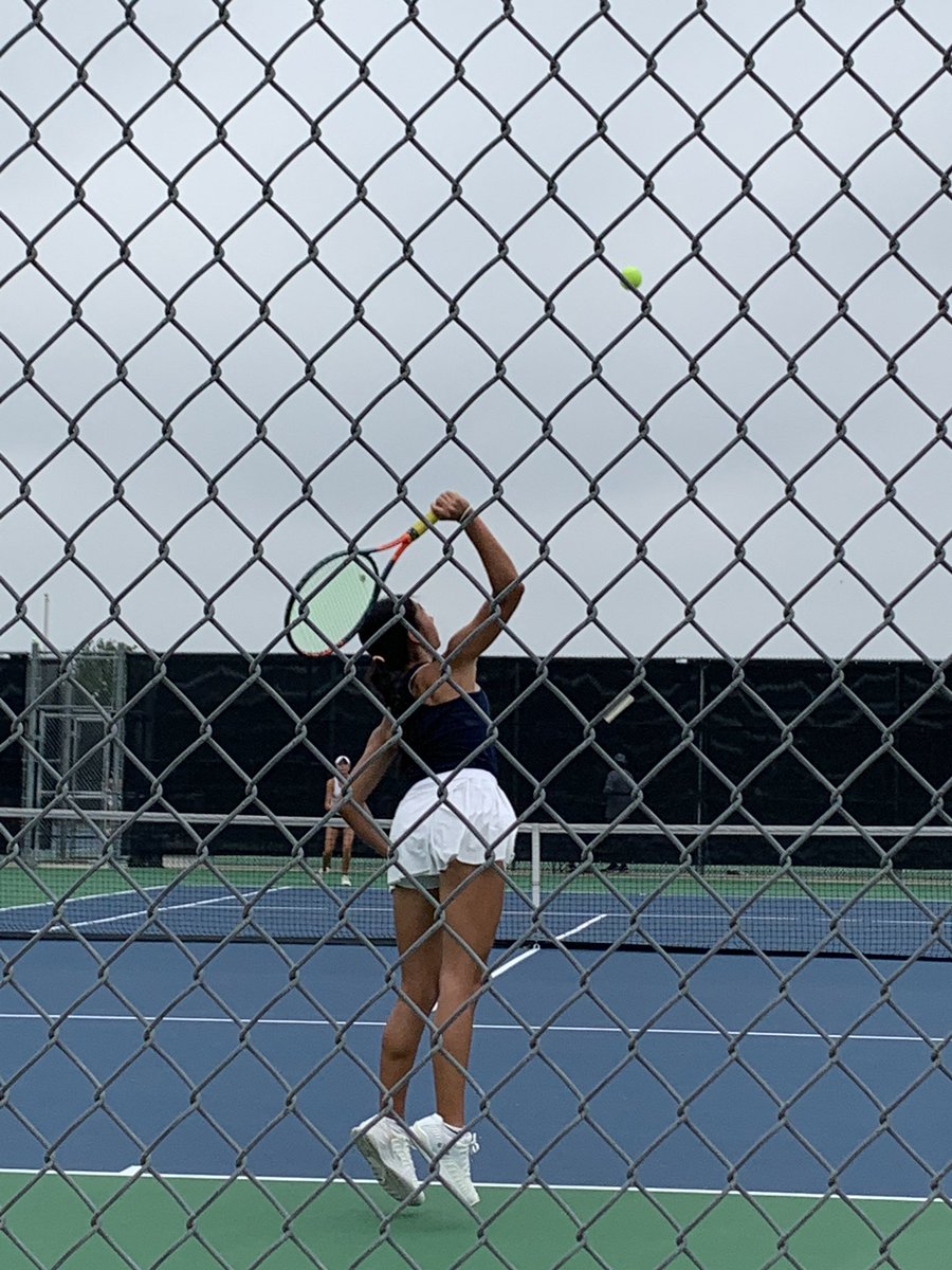 Lindsey Payne battling in the @uiltexas 6A Tennis Girls Singles State Quarter-Final round! @BridgelandCFISD @fbcoachmadison @CFISDAthletics @CyFairISD