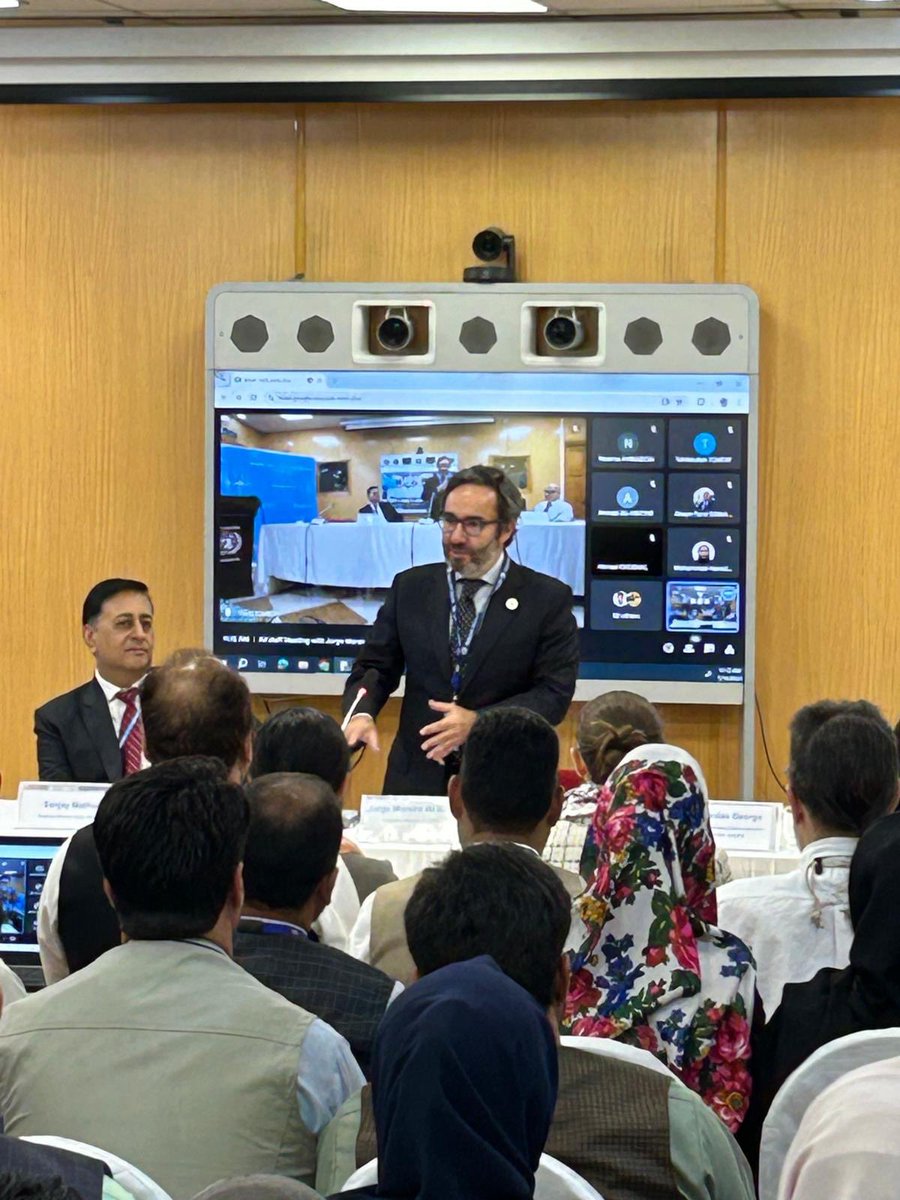 Townhall w/ my team @UNOPS Afghanistan. These colleagues implement community-based projects providing short-term employment & social grants to >130k women.This week I urged de-facto-authorities to allow girls to return to school & women to have access to all working opportunities