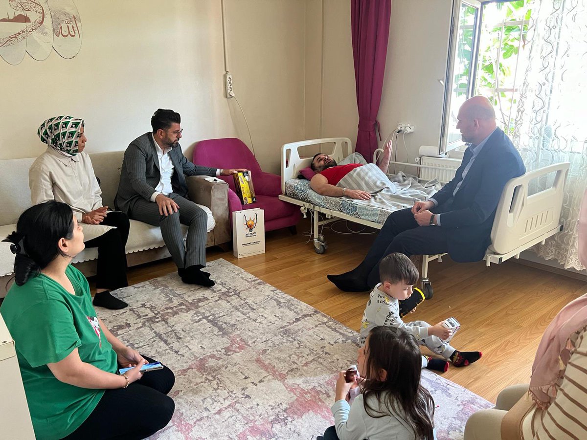 suleymansoylu's tweet photo. Eyüpsultan’da ev ziyaretlerimize devam ediyoruz.

İslambey Mahallesi’nde İlçe Başkanımız Muhammet Vanlıoğlu ile bizleri misafir eden hemşehrilerimize teşekkür ederiz https://t.co/dZO0d08lsa