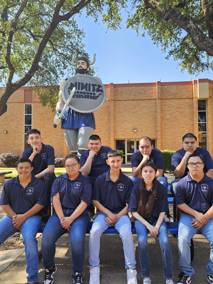 That's one good looking #workbasedlearning group of students! Shout out to @VikingDirector for the Nimitz gear! #allN #WBL @NimitzVikings @IrvingISD @IISDSPED