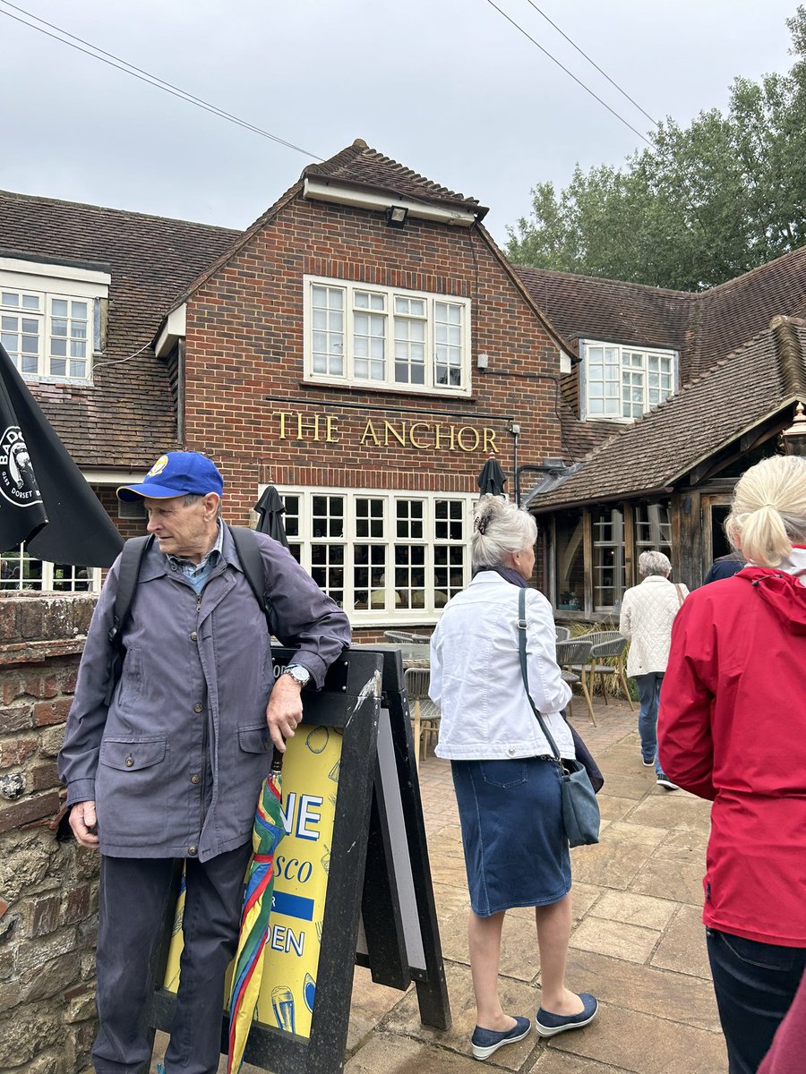 HoweNickyhowe's tweet image. Such a great walk today making new friends @pyrfordlock with fellow hosts Richard and Danuta and @jellyrachel69 @Team_HASAG #GuildfordCoffeeMorninggroup @SlaterGordonUK