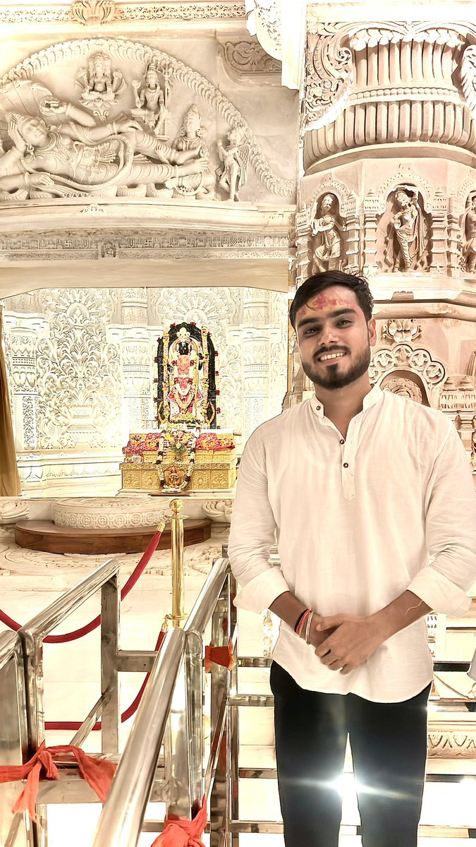 Feeling so fortunate to have the Darshan of Maryada Purushottam Prabhu Shri Ram ji at Shri Ram Mandir 🥹🙏🏻🥰🌸🛕