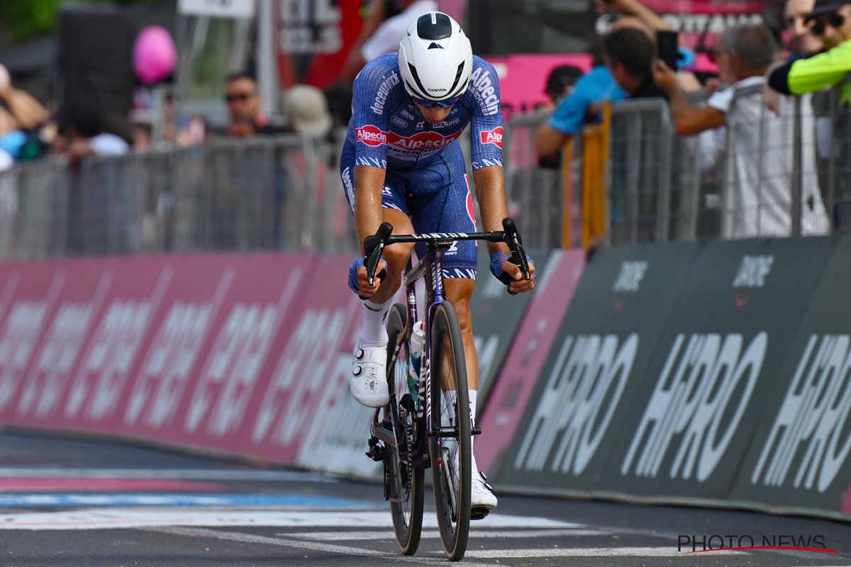 🥉 Kudos to @Quintenhermans. In the 12th stage @giroditalia, the 'tappa dei muri', he fought for the win. But @alafpolak1 was just too strong. Nevertheless, Quinten finished nice third! Tomorrow can be another opportunity for @kaden_groves 📸 @PhotoNewsBe #alpecindeceuninck