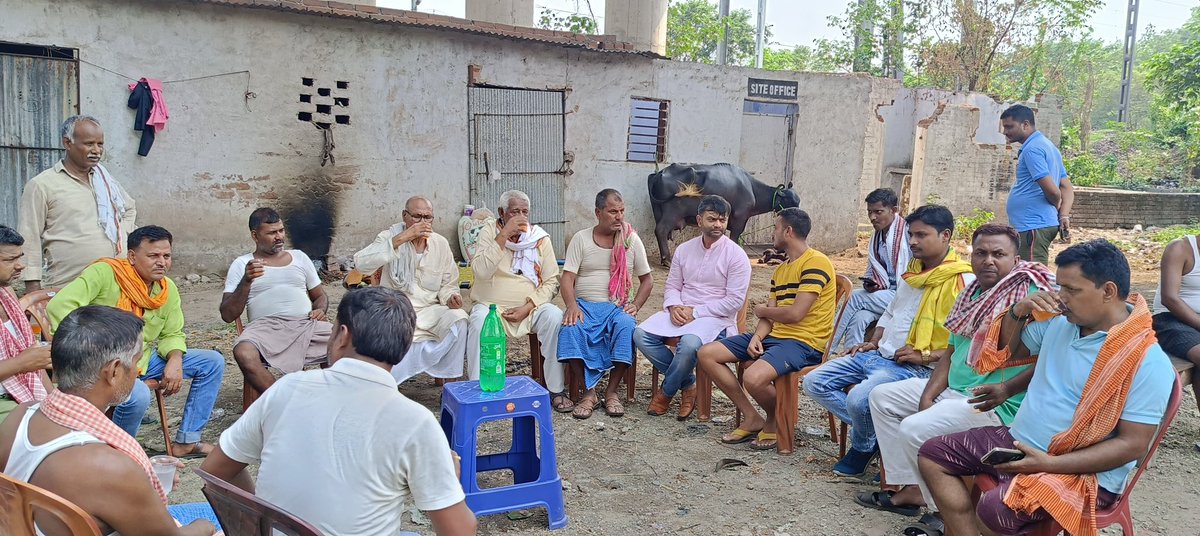 निरसा स्थित कुमारडुबी में पंचायत समिति सदस्य श्री भोला यादव जी से मिल कर लोकसभा पर चर्चा किया।#DhanbadLoksabha #VoteForAnupama