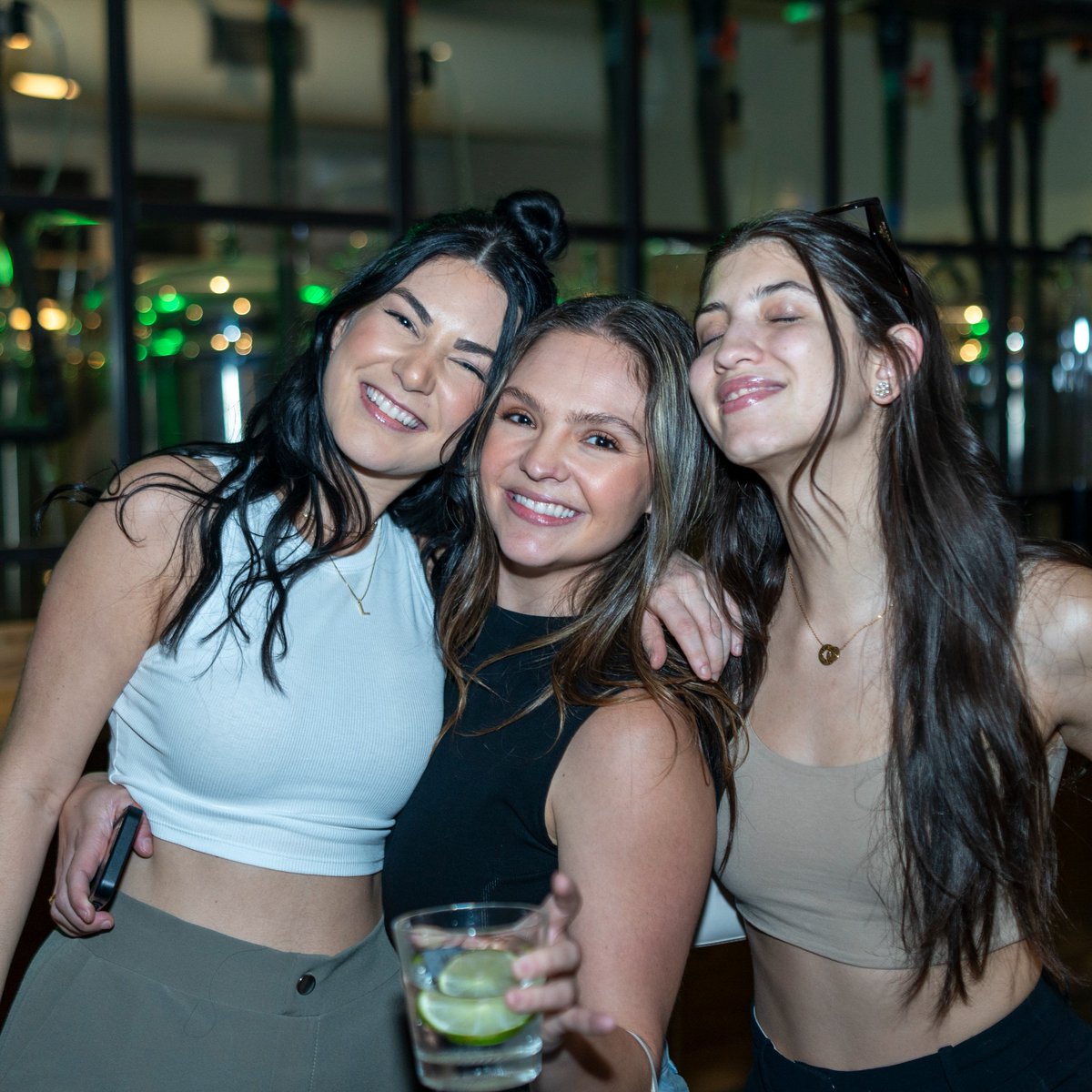 🍺🍷🥃 It's Ladies' Night! and complimentary beer, wine, and spirits are calling your name! 🎉 See you at 7 pm! #thingstodoinmiami #thingstodoindowntownmiami #HappyHourMiami #brickellliving #downtownmiami #thingstodoinbrickell