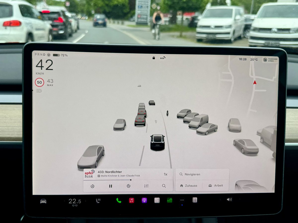 Cooles OTA-Update von Tesla heute Nacht erhalten: 2024.14.6 bringt Tesla Vision Einparkhilfe und jede Menge GUI-Neuerungen, wie die erweiterbare Autopilot-Visualisierung. Krass wie weitreichend & detailiert das Fzg seine Umwelt wahrnimmt und latenzfrei in Echtzeit rendert👍
