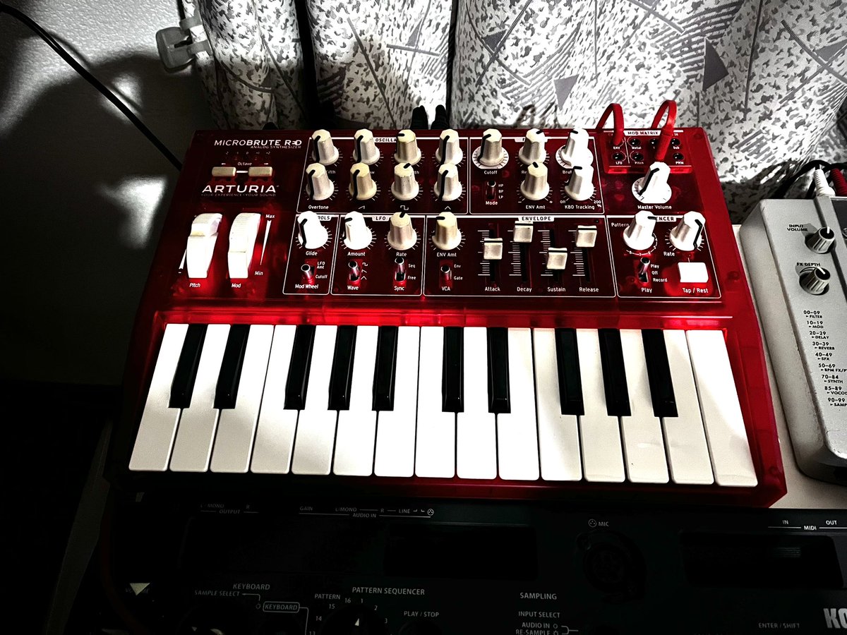 amazemi's tweet photo. 今日はこっちで遊んでた📇#MICROBRUTE #ARTURIA https://t.co/0j0ZGM7fjW