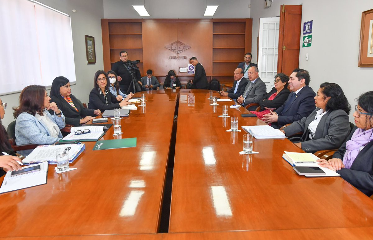 📌 La vicegobernadora regional de Arequipa, Ana María Gutiérrez, se reunió con la ministra de Comercio Exterior y Turismo, Elizabeth Galdo a fin de coordinar las acciones de exportación. Existe el compromiso de conformar el Comité Ejecutivo Regional Exportador CERX Arequipa.