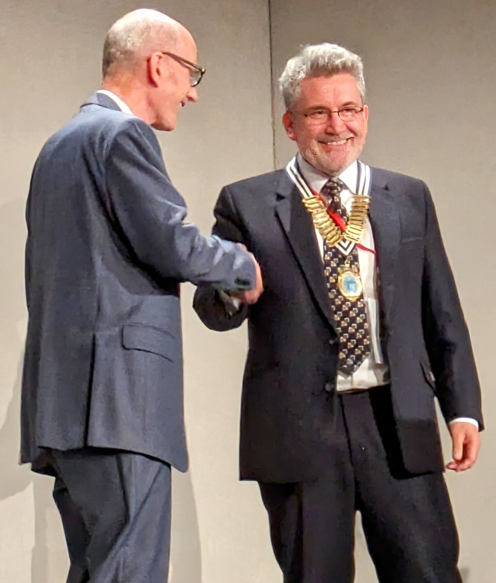 Changing of the guard!! Our previous president, Dr David Jenkins, passes the ceremonial chain to our new president, Professor Andrew Seaton. Thank you David for your hard work and dedication and congratulations Andrew. #BSACSpring2024