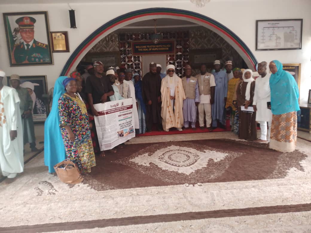 Tracka (@trackang) on Twitter photo On Tuesday, DHI, our partner CBO paid an advocacy visit to HRH. Alh. Yahaya Bello, Emir of Bida in Niger state.
This visit aimed to sensitize the Emir on our activities on the SCEAP project and to seek his support.
This project is supported by <a href="/Gates_Nigeria/">Gates Nigeria</a>. On Tuesday, DHI, our partner CBO paid an advocacy visit to HRH. Alh. Yahaya Bello, Emir of Bida in Niger state.
This visit aimed to sensitize the Emir on our activities on the SCEAP project and to seek his support.
This project is supported by <a href="/Gates_Nigeria/">Gates Nigeria</a>.