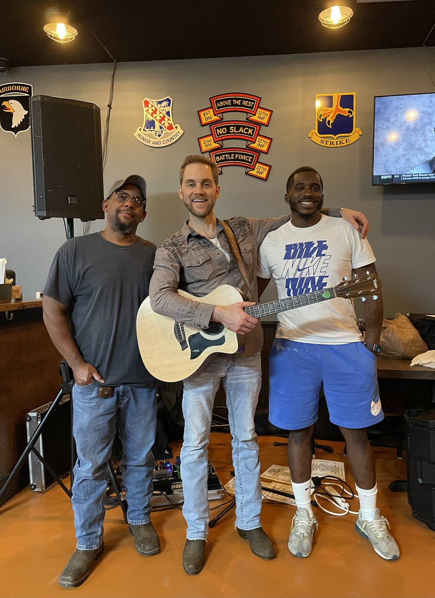 We took a quick photo after the show Saturday😀🎸📸 I hope everyone has a great day🙏☀️ #douglasriley #douglasrileymusic #nashvilletn #singersongwriter #countrymusic #originalmusic #spotifyartist #livemusician #friends #goodpeople