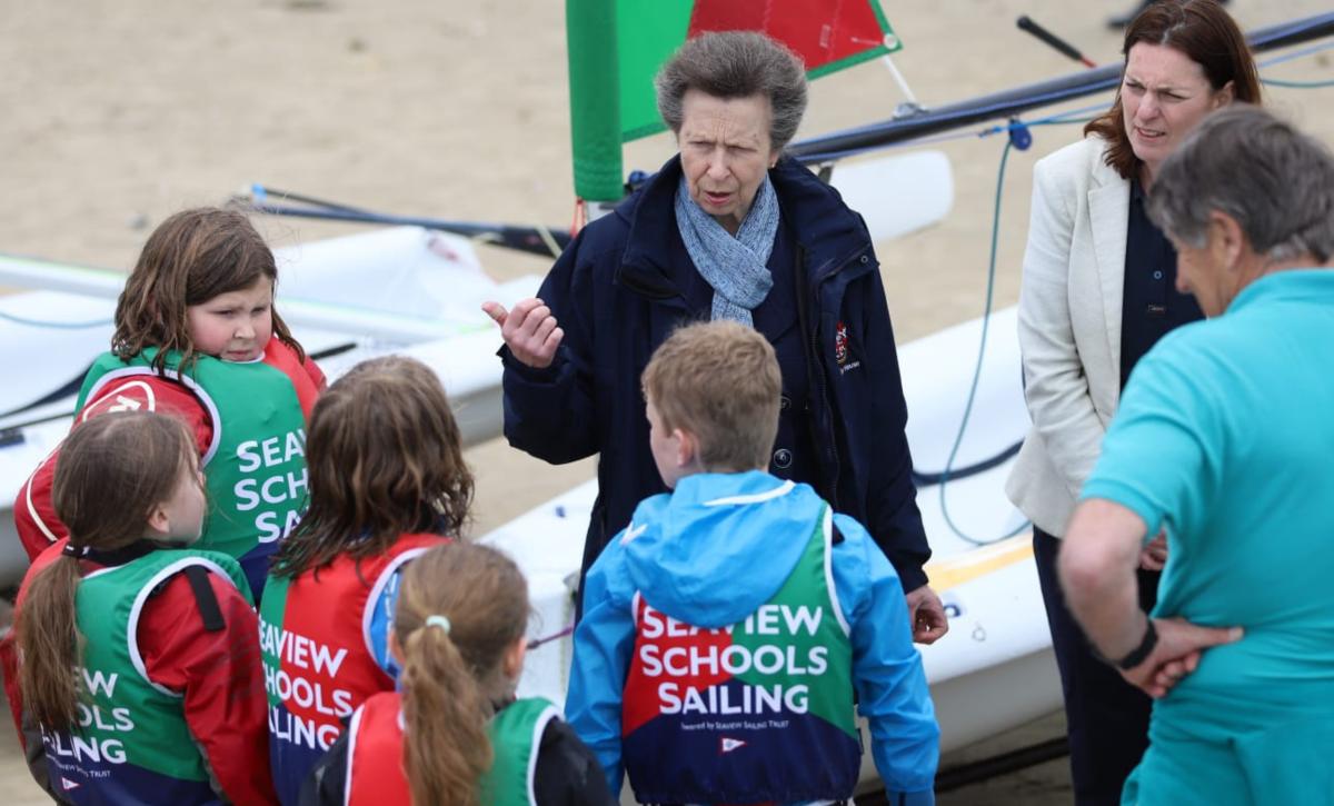 Princess Anne visits Isle of Wight coastguard volunteers

Isle of Wight volunteers who help save lives around the coast welcomed HRH The Princess Royal at the National Coastwatch station in Bembridge this morning (Thursday, May 16).

countypress.co.uk/news/24325437.…