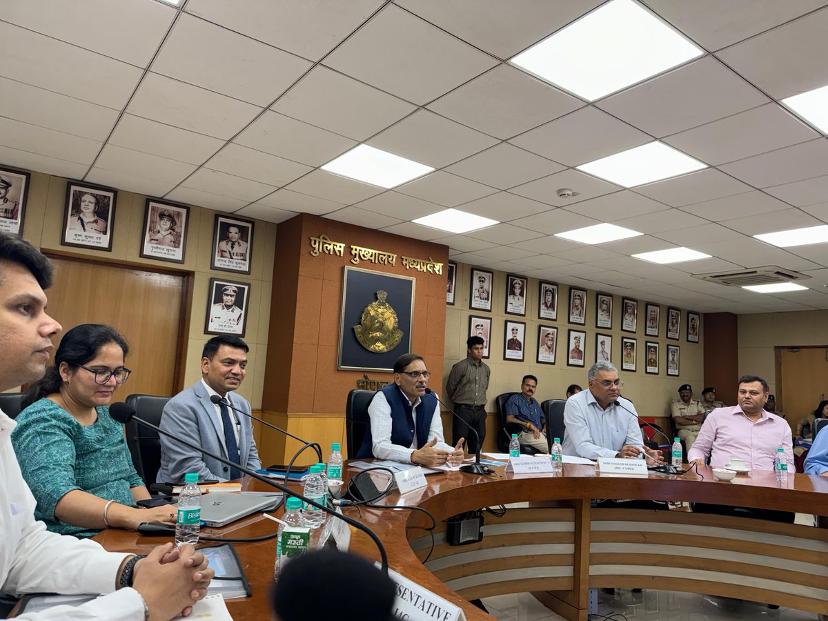 State Connect program was organized at Police Headquarters Bhopal by DG Madhya Pradesh attended by all the IPS Officers of Madhya Pradesh. CEO I4C and team briefed about initiatives and best practices to combat #Cybercrime #I4C #MHA #Cyberdost #Cybersecurity #CyberSafeIndia