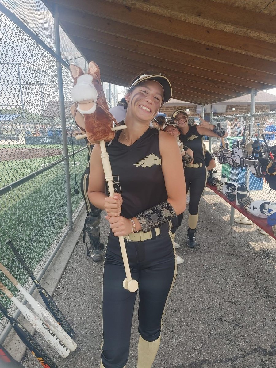 Wishing an awesome 17th Birthday to one of our ⭐️ P/UTL’S, Maddie Booth!  We hope you have the best day Mads and we’ll see you for some birthday hitting tonight! 🥳🎂🎈