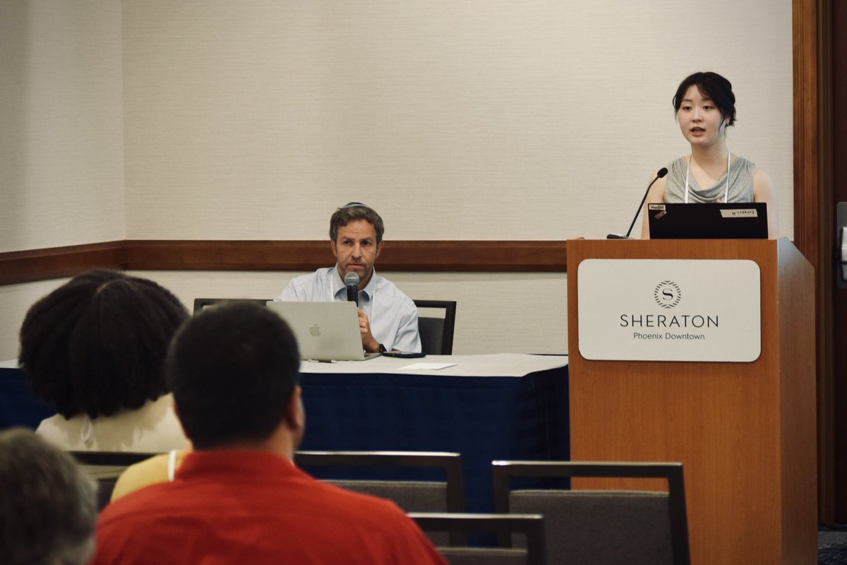 Postgraduate Associate, Je Ryong Im, BS, answers a question from the audience during the lightning oral presentation “#DeepLearning Generated B-Line Severity Score is Associated With Heart Failure Readmissions” #SAEM24