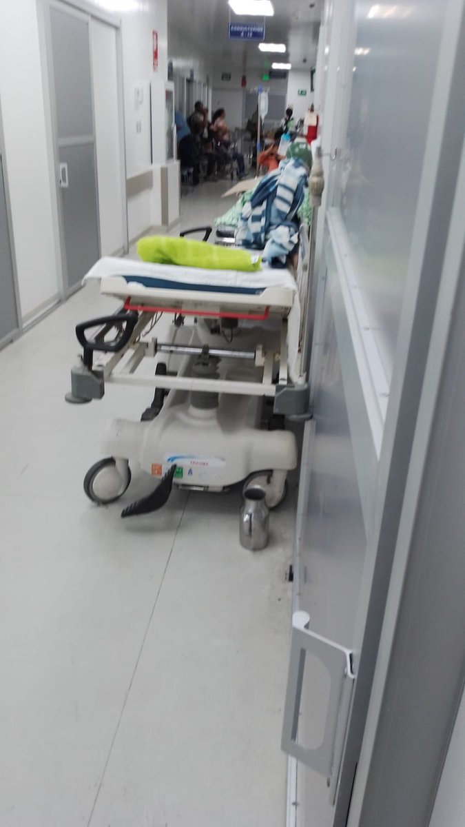 Mala atención en el <a href="/isss_gob_sv/">ISSS</a> , faltan medicinas y en el MQ no tiene camas para atender a pacientes de urgencia, los dejan esperando 24 horas mientras hay camas y les da la gana atenderlos.
Solo son publicidad PAN y CIRCO. <a href="/_elfaro_/">El Faro</a>  <a href="/RevistaFactum/">Factum</a> <a href="/prensagrafica/">La Prensa Gráfica</a> <a href="/elsalvador/">Diario El Salvador</a>