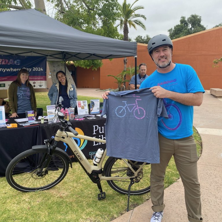 #BikeanywhereSD Pit Stops are still open! We’re seeing lots of happy folks excited for their new shirts—while wearing @SANDAG shirts from previous years 🤩