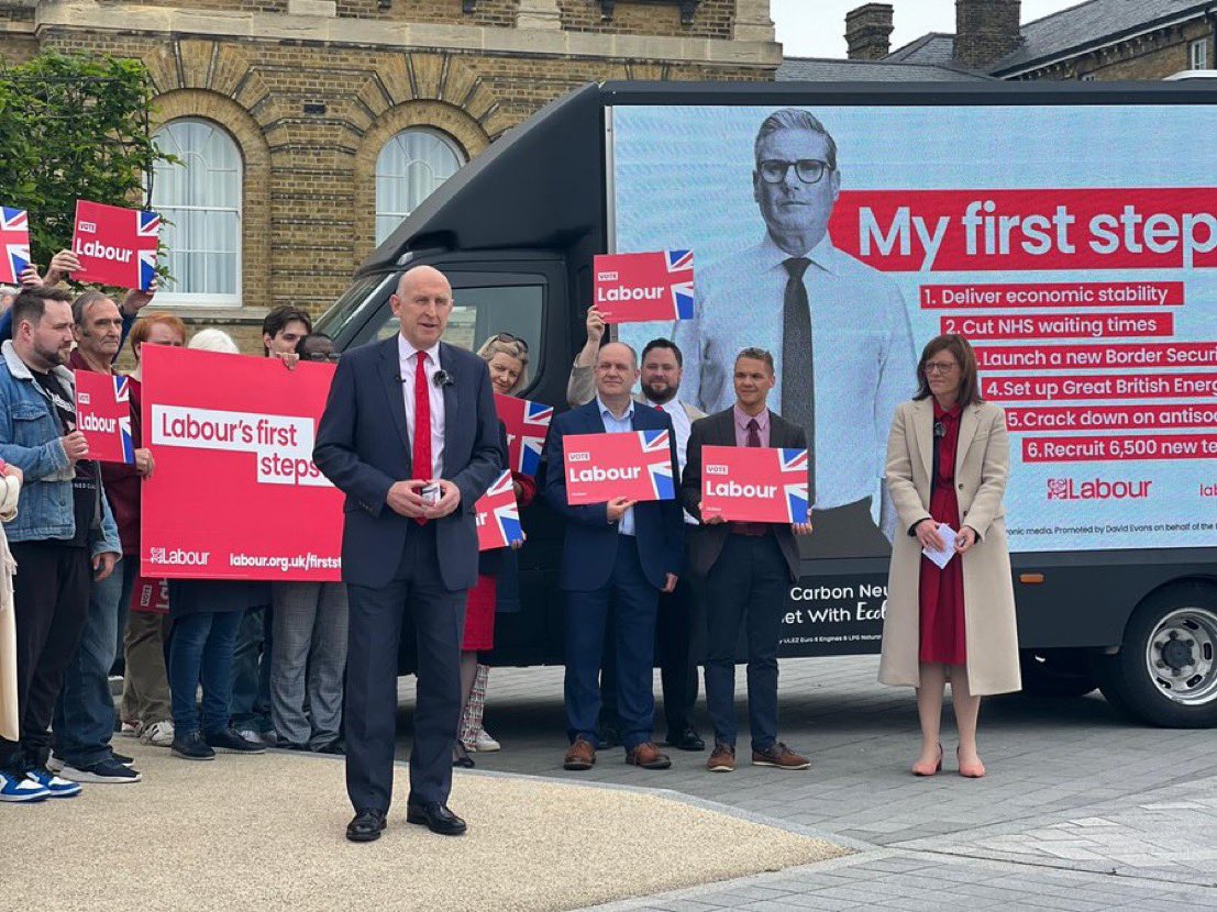 Delighted to welcome my friend @JohnHealey_MP back to Aldershot to discuss the first steps a Labour Government will take to improve people’s lives.  

After decades of Conservatives taking our community for granted, it’s time for change.