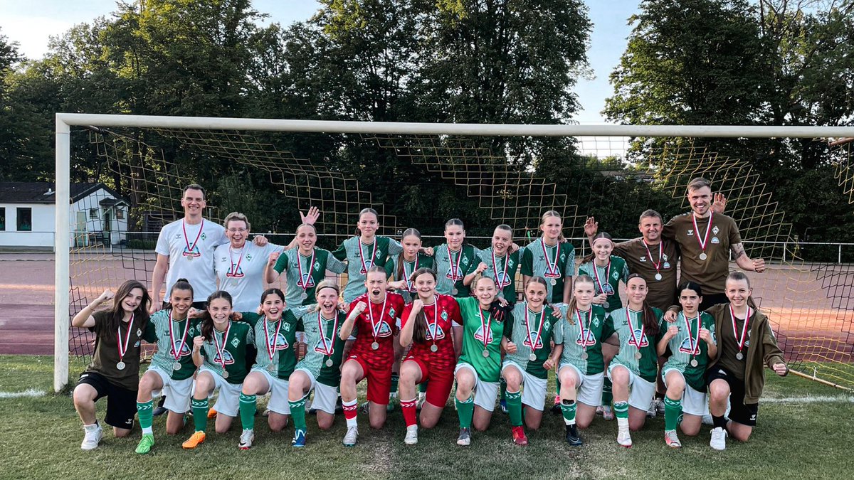 Unsere U15-Juniorinnen haben den Bremer Landespokal gewonnen und fahren somit zur Norddeutschen Vereinsmeisterschaft! 😍 💪

Herzlichen Glückwunsch, Mädels! 💚

Hier geht es zur Meldung 👉 svw.de/U15Landespokal…

#werderfrauen #werder