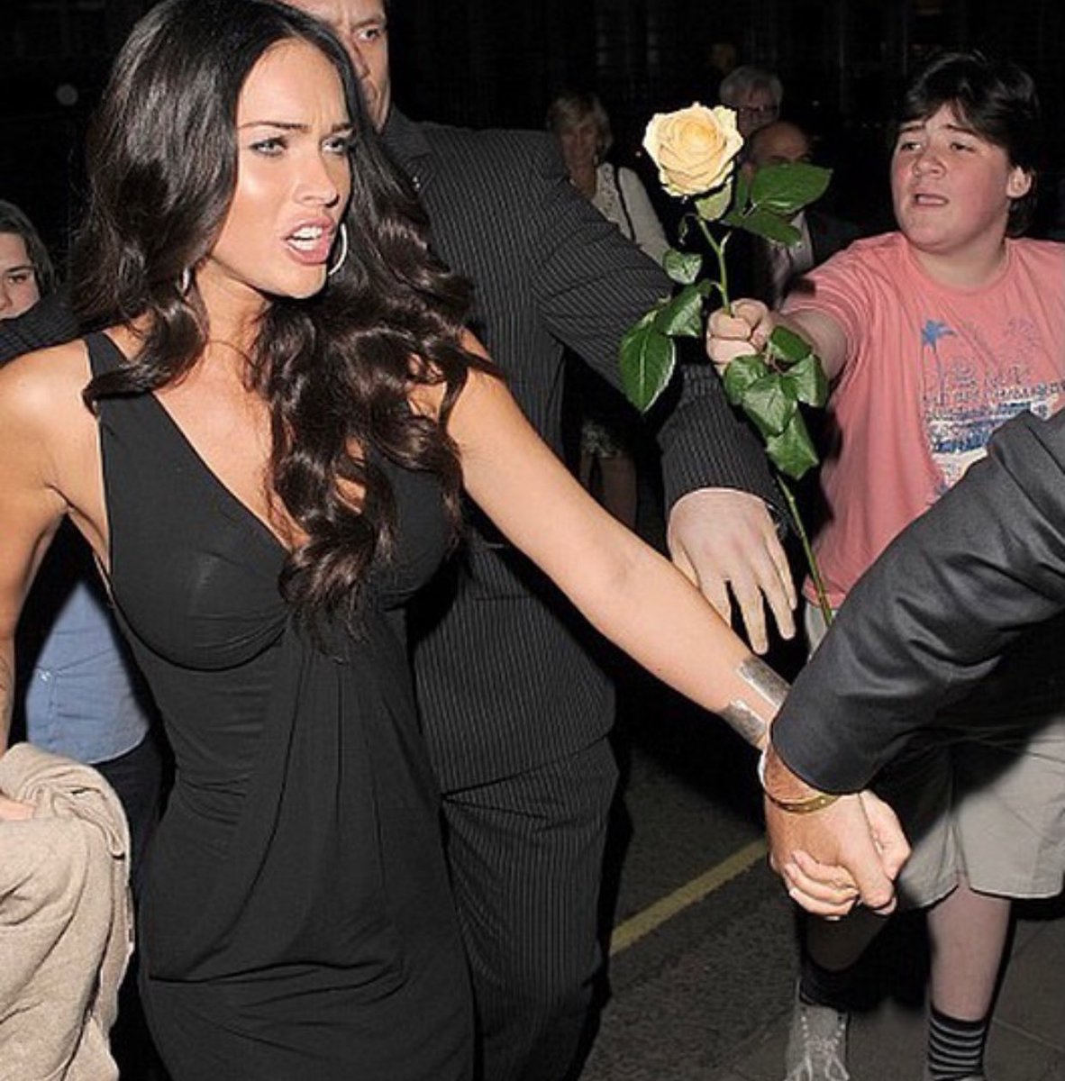 the time when megan fox accidentally ignored a young boy's rose and tried (but failed) to make up for it (1/8)