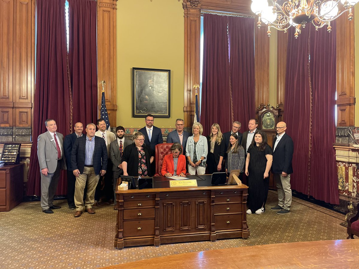 May is officially Egg 🥚 Month! Deputy Secretary Menke and State Veterinarian Dr. Kaisand joined egg farmers as @IAGovernor signed the proclamation. Iowa is the national leader in egg production and the incredible, edible egg remains an affordable way to get protein.    #iagov
