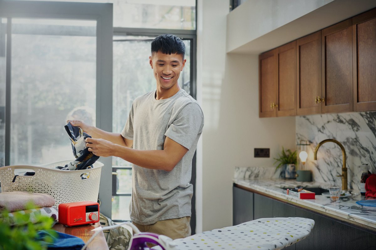 ICYMI: UK radio audience hits record-breaking high.

RAJAR's Q1 2024 results reveal that commercial radio has set a new record with its highest ever audience reach of 39.7 million. radiocentre.org/uk-radio-audie…