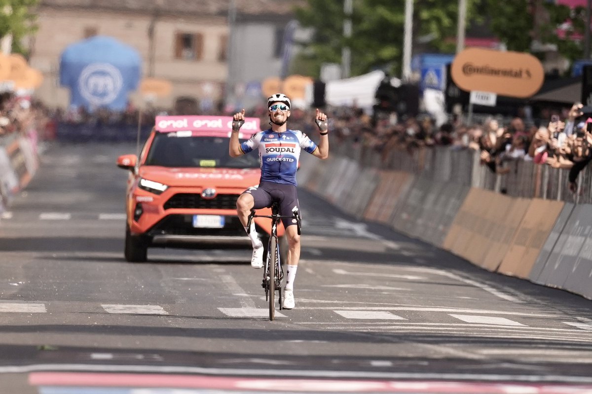 Giro d’Italia 2024 Stage 12 capovelo.com/giro-ditalia-2… #Giro2024 #GiroDItalia #MagliaRosa #Pogacar #TadejPogacar #FightForPink #Giro #JulianAlaphilippe