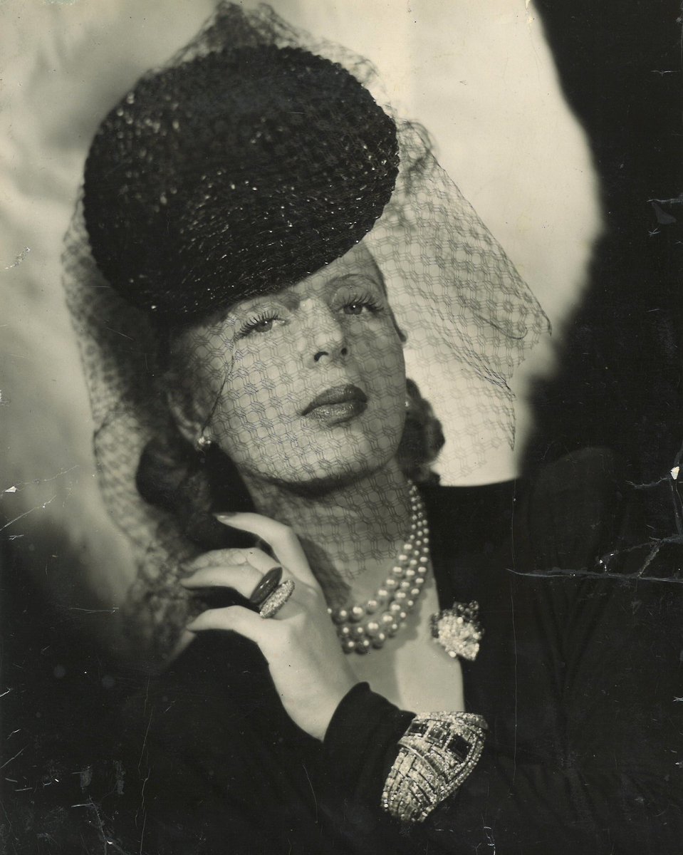Happy birthday to the legend herself, Tamara de Lempicka.

She would have been 126 today.. allegedly. #LempickaMusical