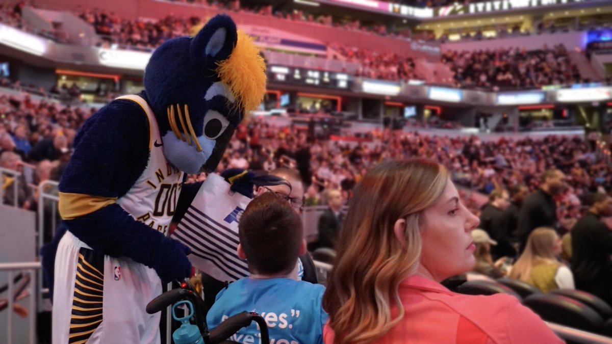 Thank you to the @Pacers for hosting a VIP game day experience for Liam, a 14-year old heart transplant recipient. Liam Sprague and his family recently celebrated the 10th anniversary of his lifesaving heart transplant. Liam was given the gift of life from Fuentez Guerra.