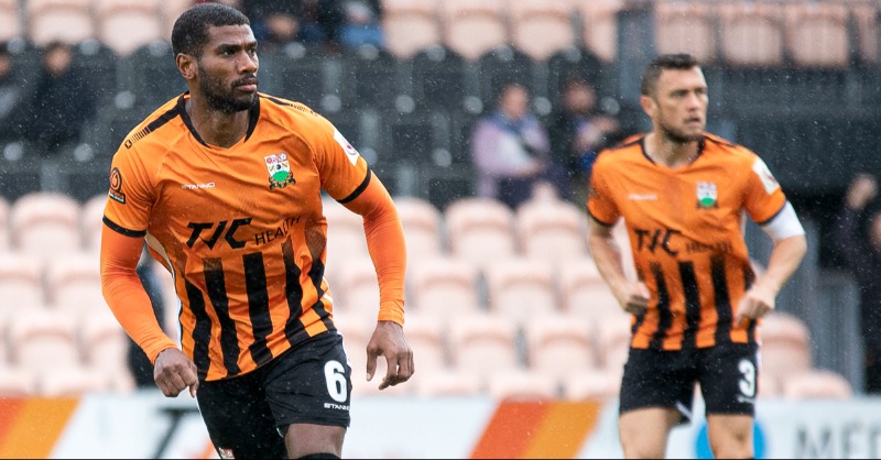 BarnetFC's tweet photo. Barnet Football Club is delighted to announce that both Jerome Okimo and Ben Coker have each penned a new 1 year contract

#BarnetFC🐝