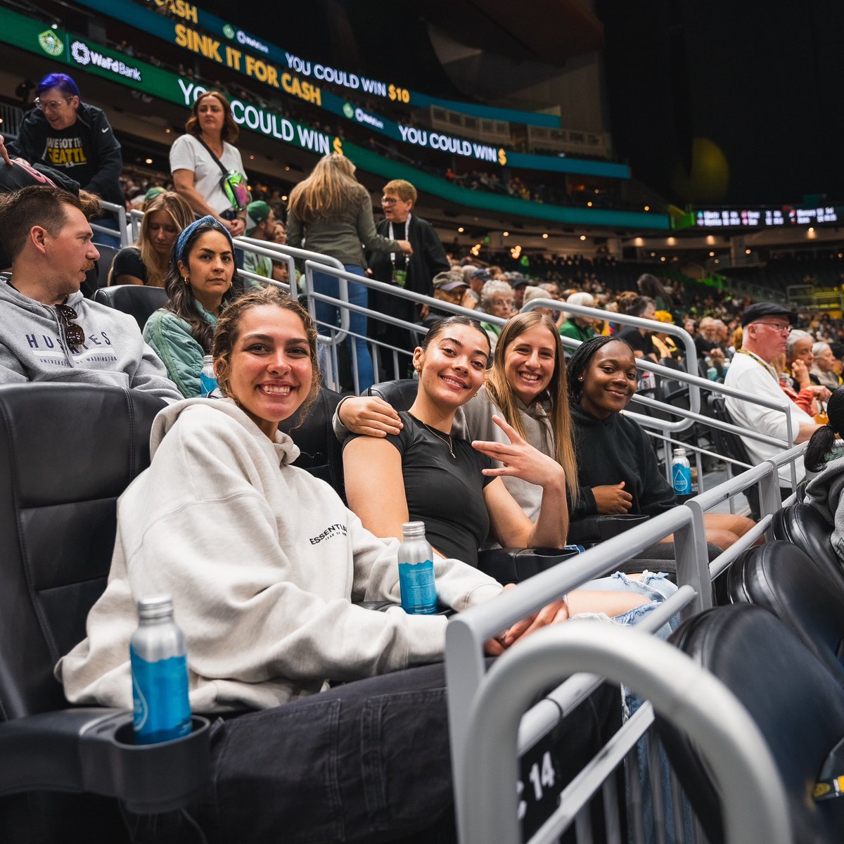 Thanks for inviting us to tip off Season 2️⃣5️⃣ @seattlestorm 💜🙌 … and as always, great to see @SamBam32 doing her thing‼️👀 #GoHuskies x #Becoming