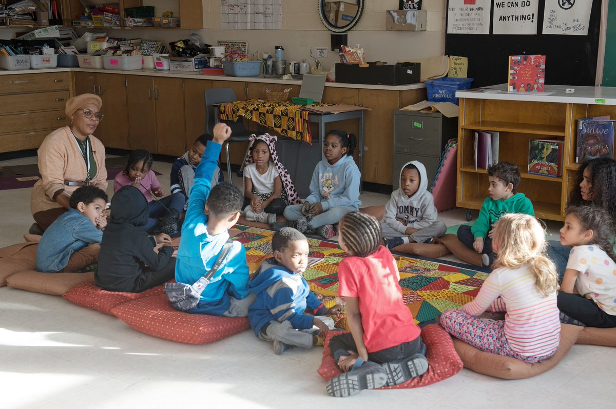 TDSB_ConEd's tweet photo. Registration is now open for TDSB's Summer 2024 International Languages Elementary and African Heritage Program! 

🌞Open to elementary students in SK (as of Sept 2024) to Grade 8 (TDSB and non-TDSB students) from July 2 to July 26, 2024. More info ▶️https://t.co/EgwZbhlzUr https://t.co/8ZKj1GqO07