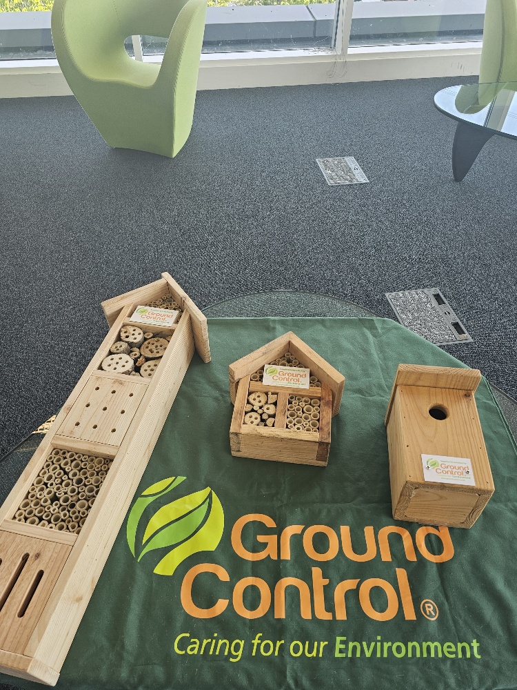 GroundControlGC's tweet photo. We have been creating small pockets of biodiversity for Knight Frank employees at the Forum Business Park 🌼

Attendees left our planting workshop with their handcrafted hanging baskets and we hope the baskets will support pollinators in their homes. https://t.co/vthEdeBHur
